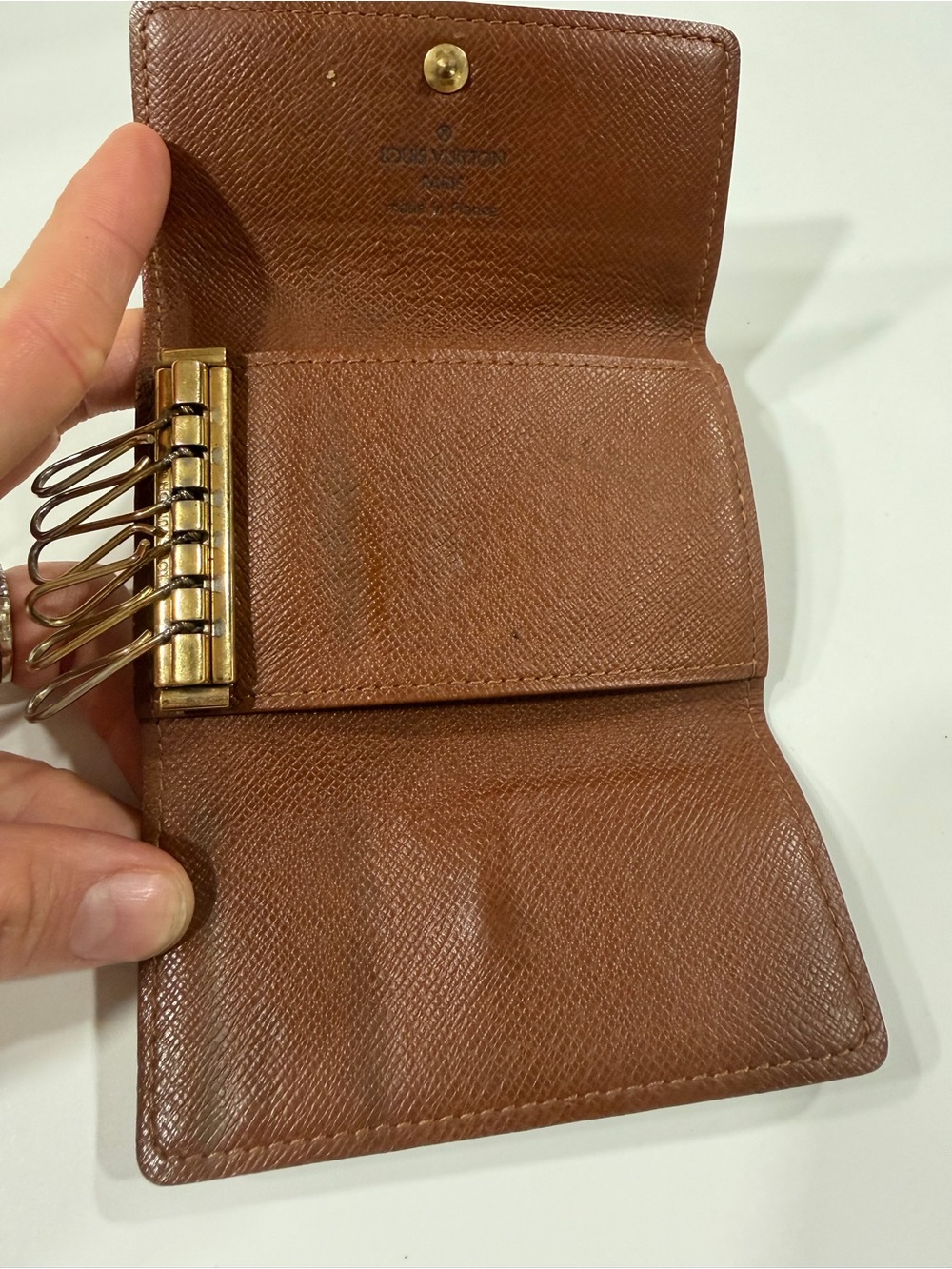 ✨ Authentic Louis Vuitton Monogram 6 Key Holder – w/ Entrupy COA✨ - Picture 2 of 10